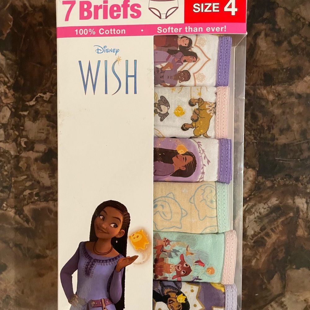 Girls briefs size 4